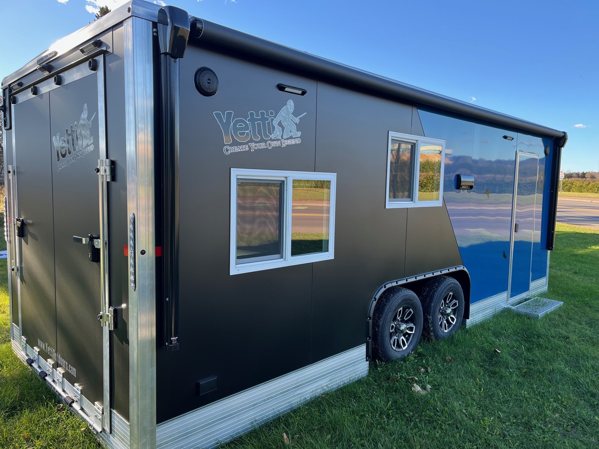 22 Yetti T821-PRKB Traxx Edition