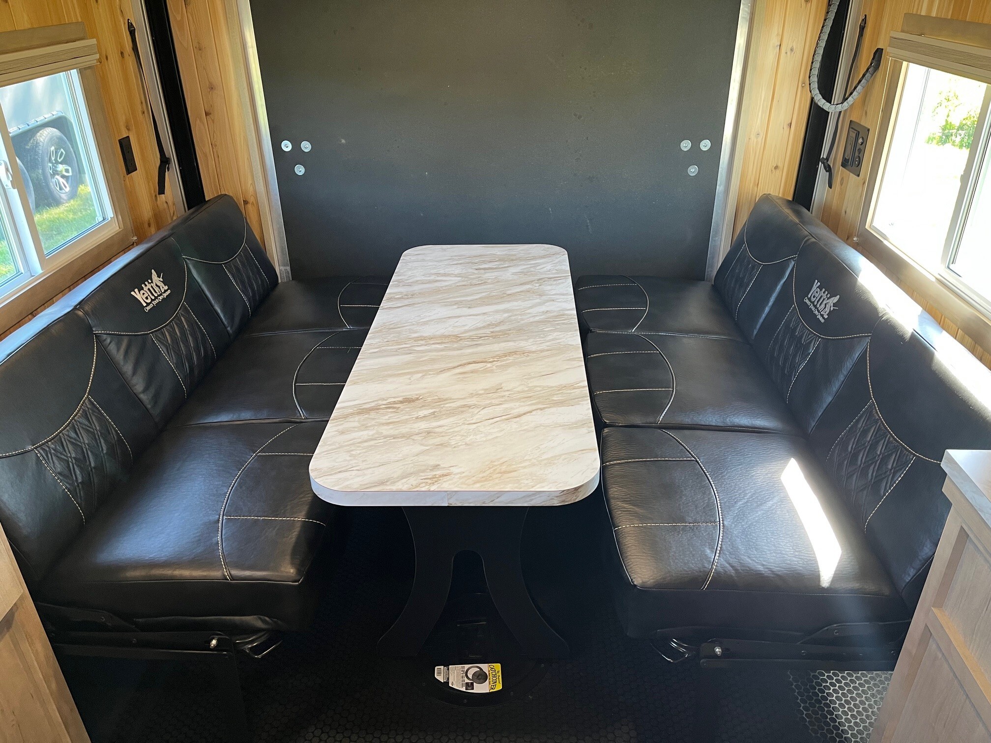 11 Yetti T821-PRKB Traxx Edition