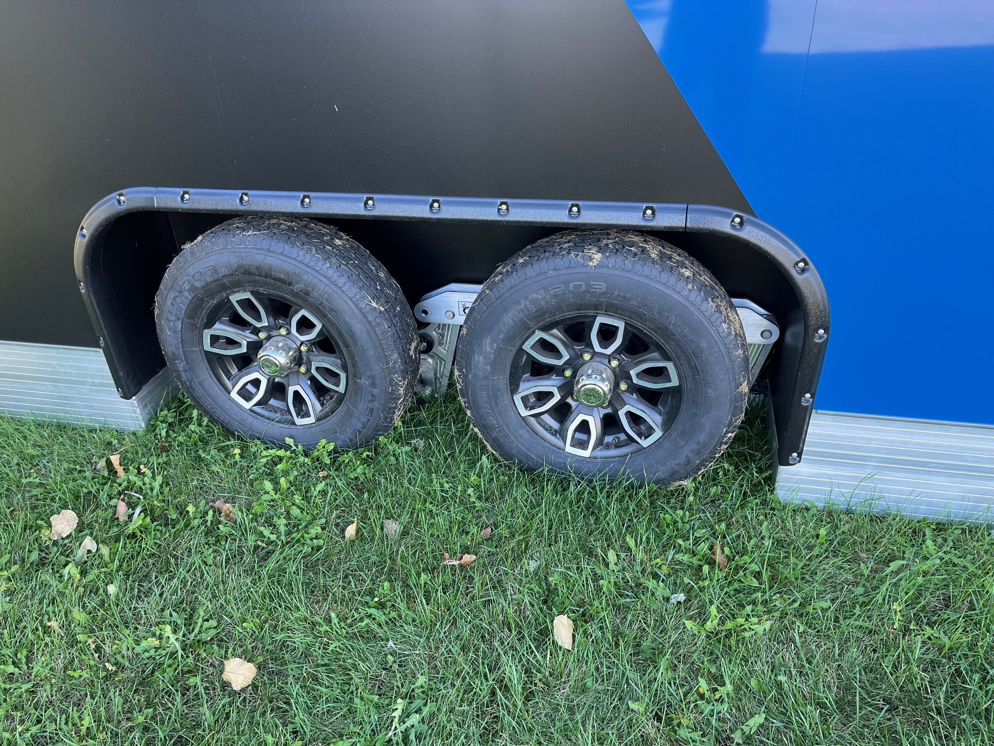 17 Yetti T821-PRKB Traxx Edition