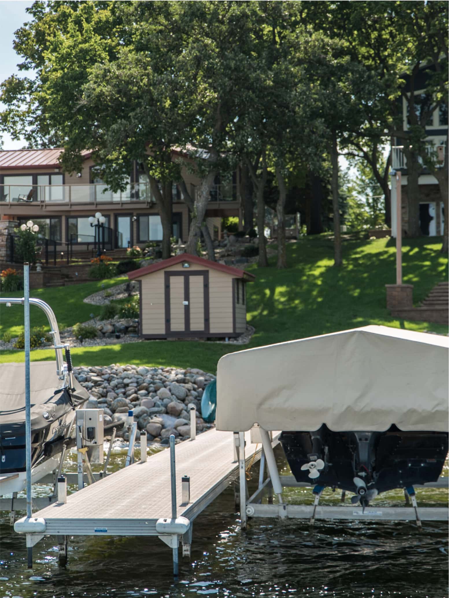dock-with-left-cover-tall-rectangle
